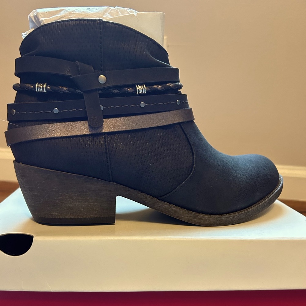 SO Women’s Black Booties New